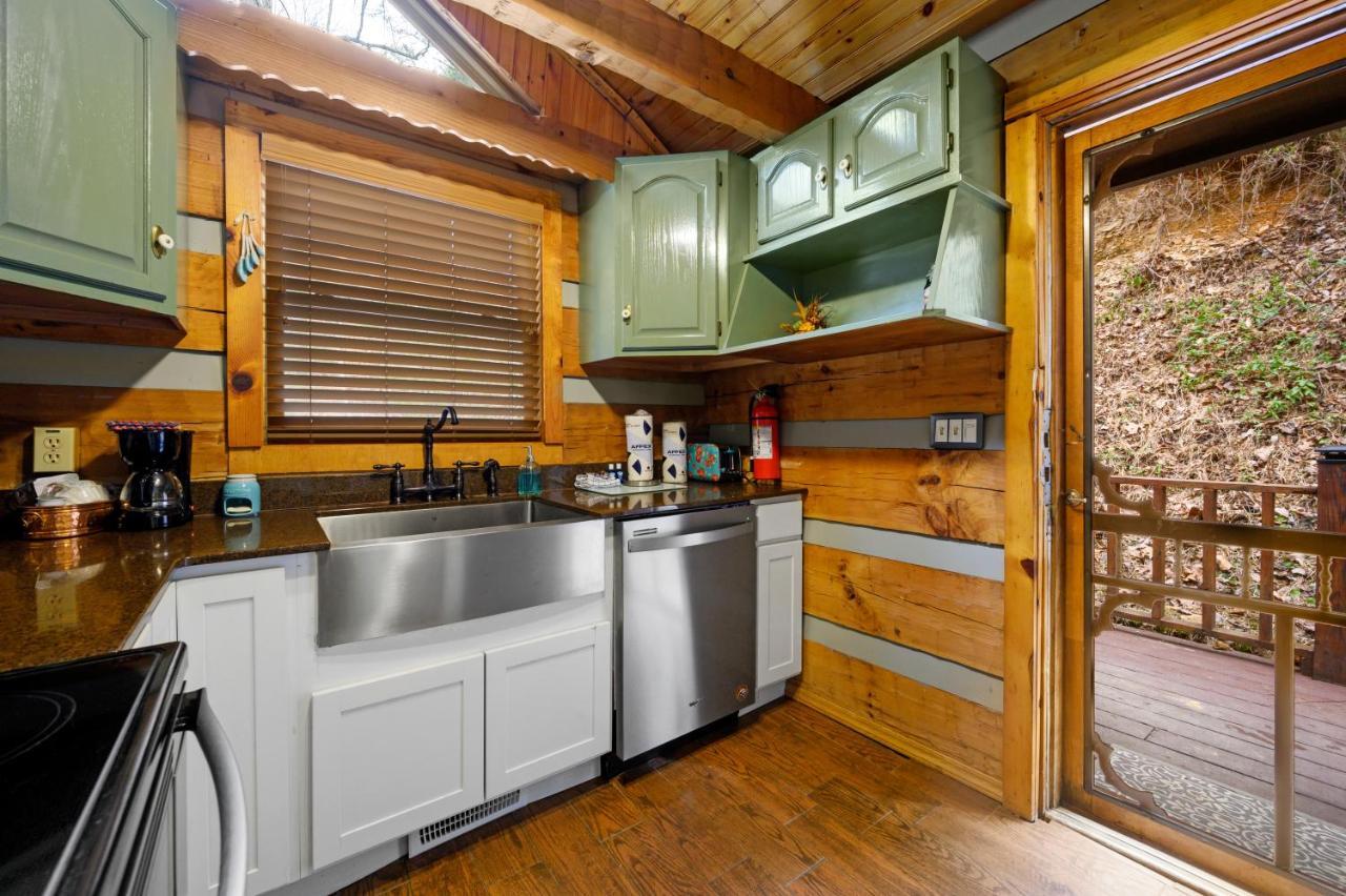 The Robins Nest With Hot Tub Villa Pigeon Forge Exterior photo